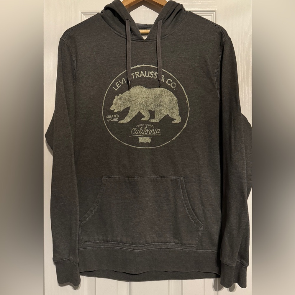 LEVI’S LIKE NEW MEN’S LOGO ATHLETIC HOODIE IN GRAY SIZE LARGE